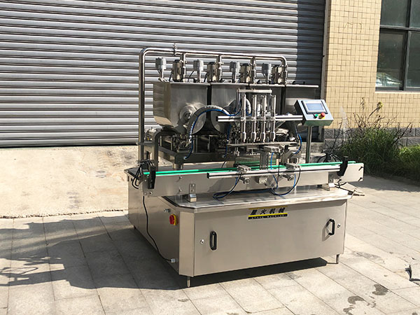 大型辣椒醬灌裝機實拍圖